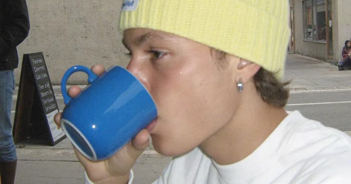 Editorial composition generated by AI, the kind of image we look at in this article